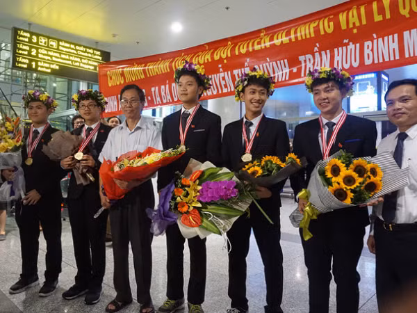 5 bạn học sinh đoạt huy chương Olympic sẽ là tân sinh viên của ĐH Bách Khoa Hà Nội
