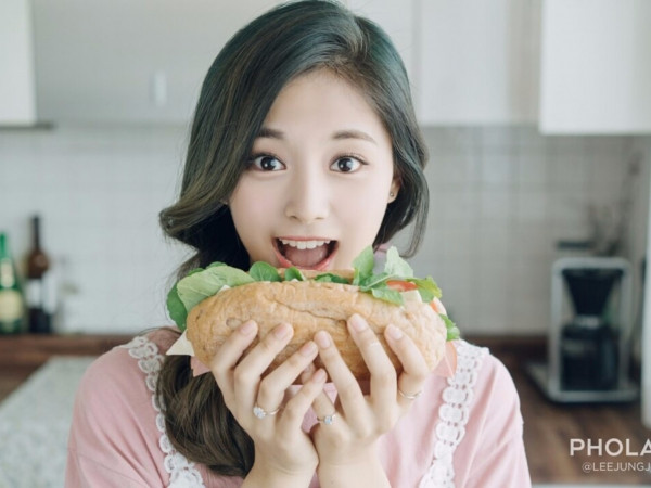 Không chỉ xinh đẹp và tài năng, Tzuyu (TWICE) còn là cô nàng cực siêu ngoại ngữ