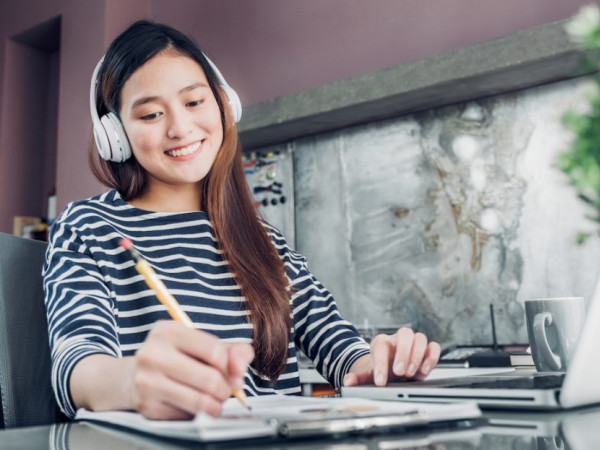 Ba cung hoàng đạo này đúng là những con ong chăm chỉ trong việc học hành