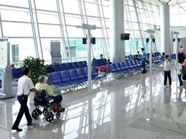 Khách để quên nữ trang, nhân viên sân bay mang đi… cầm đồ