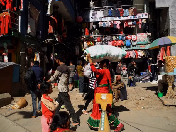 Ngày Đông giá rét ở Nepal không thể thiếu một ly trà sữa nóng và món trứng gà luộc