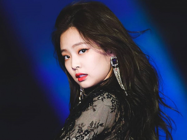 Dù mặc đồ bình dân, Jennie (Black Pink) cũng sành điệu xinh tươi hết nấc