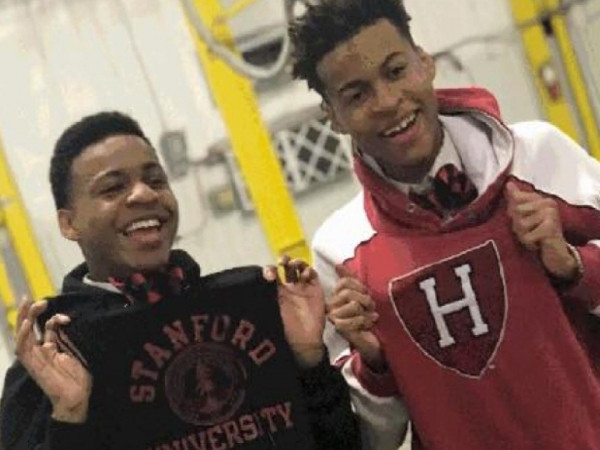 Cả tuổi thơ sống trong nợ nần, 2 chàng trai này vẫn giành học bổng toàn phần vào Harvard và Stanford