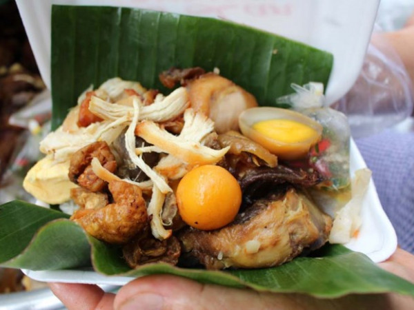 Chỉ là xôi với trứng thôi mà cũng nhiều kiểu cần "săn lùng" hết này