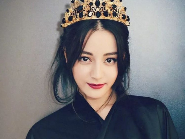 "Nữ thần Kim Ưng" gọi tên Địch Lệ Nhiệt Ba, fan thở phào: "Cuối cùng drama đã hết..."