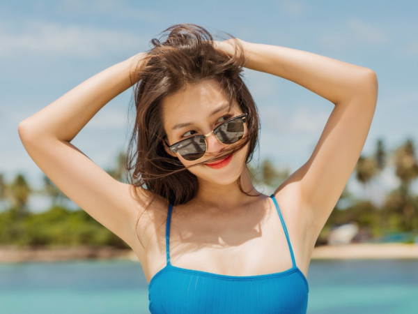Khi Khả Ngân “thả dáng” bên cát vàng và biển xanh, fan thốt lên: “Tim em hơi mệt”