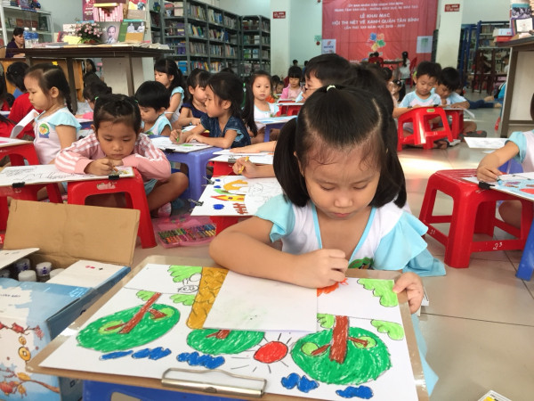 Học sinh TP.HCM trổ tài hội hoạ với cuộc thi “Nét vẽ xanh” 