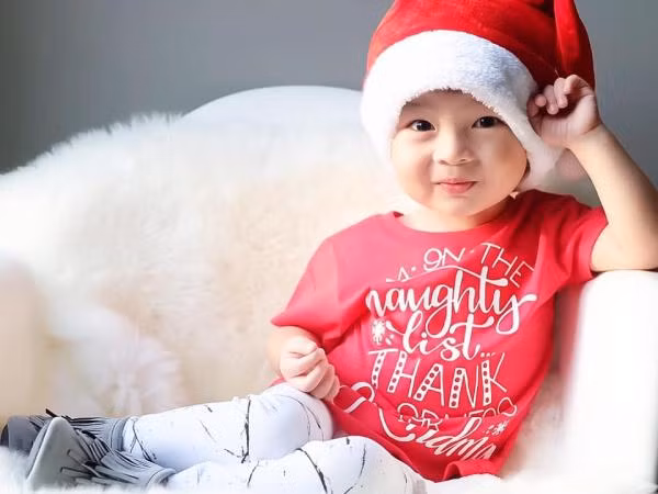 Tan chảy với hình ảnh siêu đáng yêu của "soái ca" nhí 3 tuổi