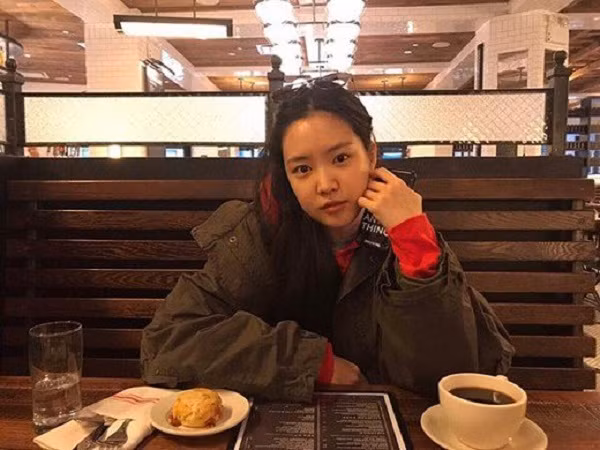 Đăng một tấm ảnh đi ăn nhà hàng lên Instagram, Naeun (A Pink) chẳng ngờ nhận về hai rắc rối