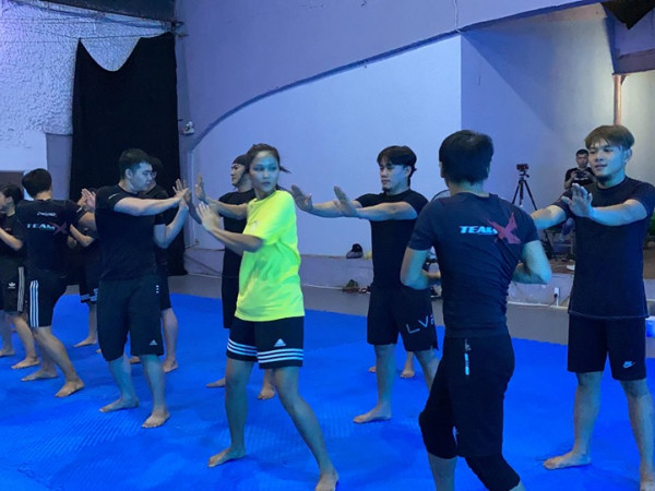 Bất ngờ trước hình ảnh Hoa hậu H'Hen Niê "tả xung hữu đột" trong phòng tập võ 