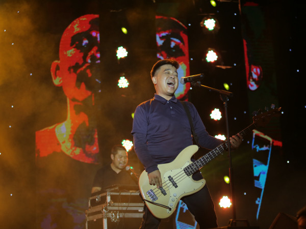 Đạo diễn "Em chưa 18" và Hà Okio "cháy" hết mình cùng ngọn lửa Rock