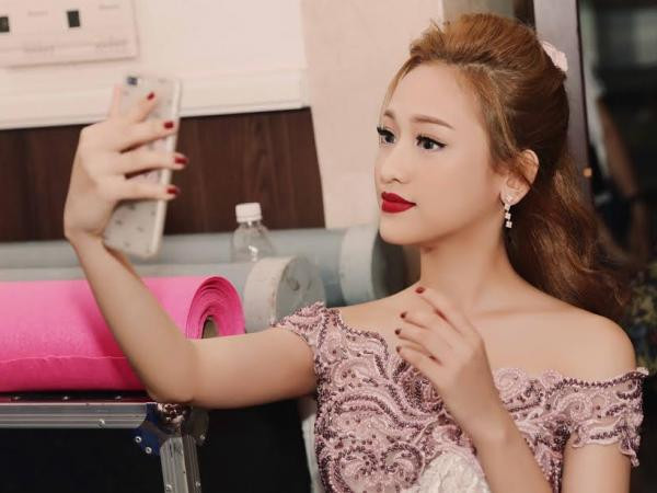 Thúy Vi tăng tốc đột biến, "Top 10 The Face Online" lại tiếp tục "biến hóa khôn lường"