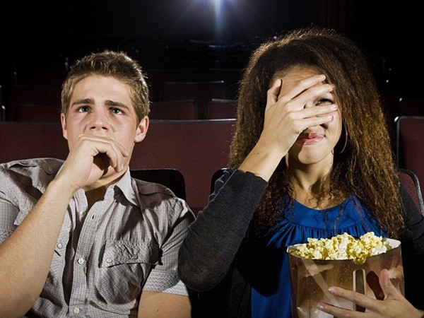 Chết cười vì những điều kiện để cô gái này được đi xem phim cùng bạn trai