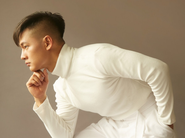 Không phải hoa hồng, Đức Tuấn tặng "Hoa trinh nữ" cho các fan nữ nhân ngày 8/3