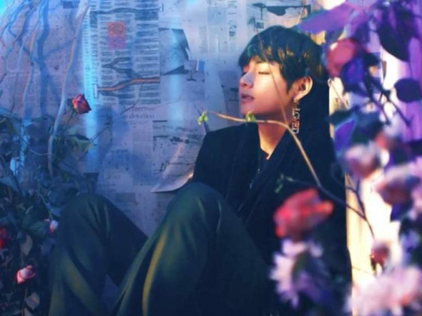"Singularity" - "Đứa con cưng" của V (BTS) được phát trên đài radio lớn của Anh