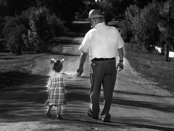 Những mốc thời gian hạnh phúc: Ông tôi là cả thế giới