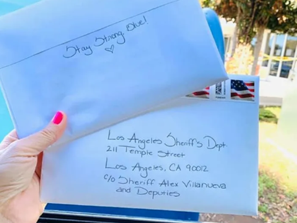 Điều tốt đẹp đến với người đã viết hơn 20.000 bức thư tình gửi những người xa lạ