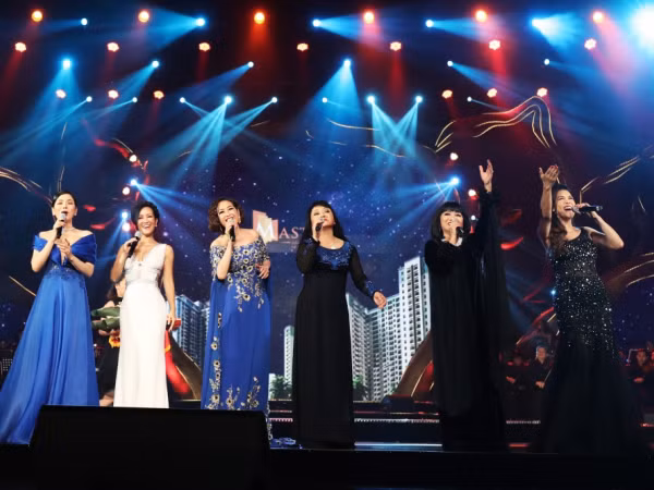 Khán giả mãn nhãn đã tai với màn kết hợp của 6 nữ danh ca đình đám của V-Pop