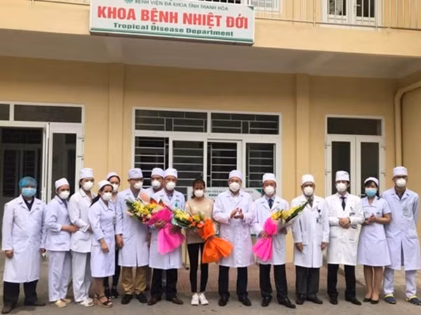 Nữ bệnh nhân dương tính với virus corona đã được ra viện