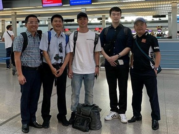 Công Phượng âm thầm lên đường đến Bỉ