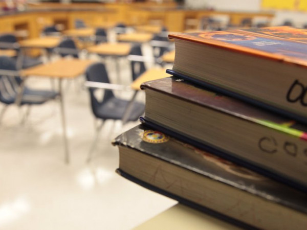 Người mẹ phát hiện ra giáo viên hành hạ con mình nhờ máy ghi âm trong cặp sách