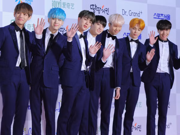 Lần đầu tiên đưa nghệ sĩ K-Pop lên bìa, tạp chí Billboard cám ơn BTS vì giúp "cháy báo"