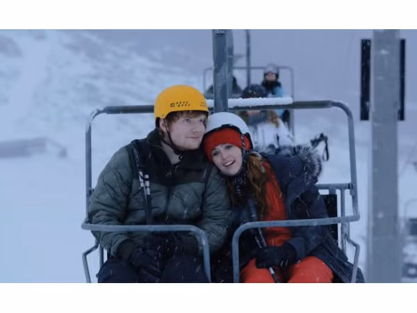 Nếu Giáng sinh là mùa bạn yêu thích nhất, còn chờ gì mà không xem ngay MV của Ed Sheeran