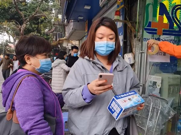 Khẩu trang y tế tăng giá, cháy hàng