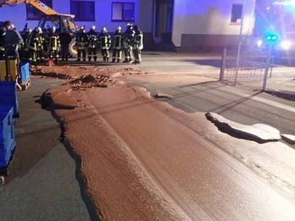 Tin được không: Cả một thị trấn bị "nhấn chìm" trong "cơn lũ" socola