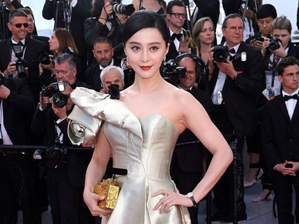 Báo nhà nước Trung Quốc đăng tin Phạm Băng Băng bị "câu lưu"