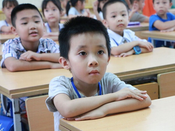 Bị phụ huynh phản ứng, ngôi trường "quá tải nhất Thủ đô" lần 3 đổi lịch học