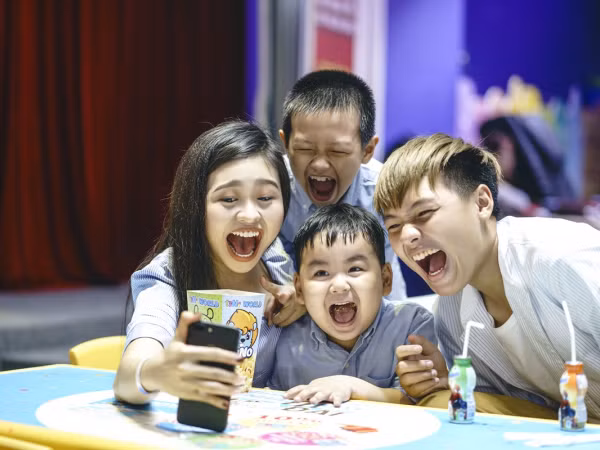 Rưng rưng với tình chị em bền chặt của diễn viên trẻ Lê Lộc