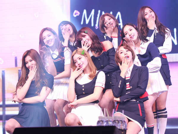 Áp lực vì lịch trình hoạt động dày đặc, Jungyeon (TWICE) bật khóc xin lỗi người hâm mộ 