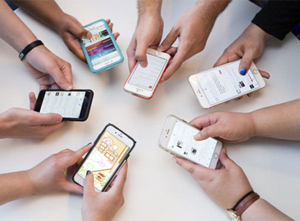 Học sinh dùng nhiều điện thoại, máy tính có thể bị trầm cảm