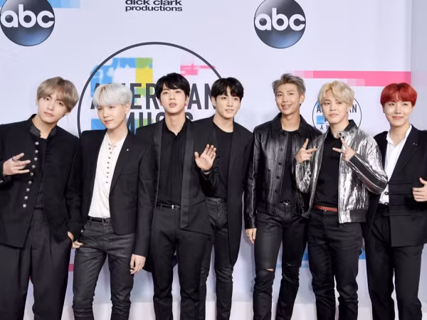 Fan của BTS nổi giận khi thần tượng bị xúc phạm bởi YouTuber người Mỹ?