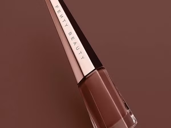 Chẳng ai như Rihanna, mỗi lần ra son mới chỉ có đúng một thỏi!