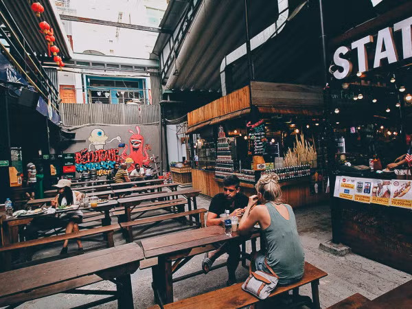Vào TP.HCM mà không biết ăn gì, đến ngay với Bến Thành Street Food Market