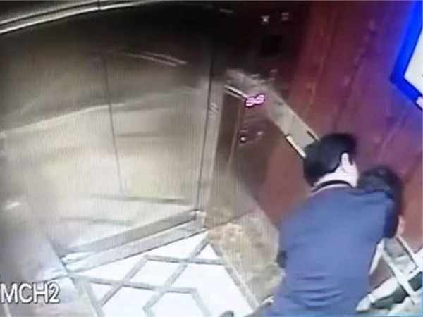 Nguyên Phó Viện trưởng VKSND Đà Nẵng ép hôn, sàm sỡ bé gái trong thang máy lên tiếng