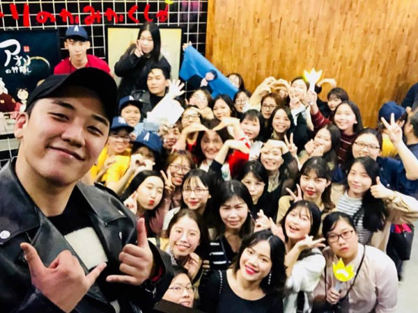 Seungri (BIG BANG) vừa tới Hà Nội để chuẩn bị khai trương chi nhánh tiệm mỳ Aori Ramen