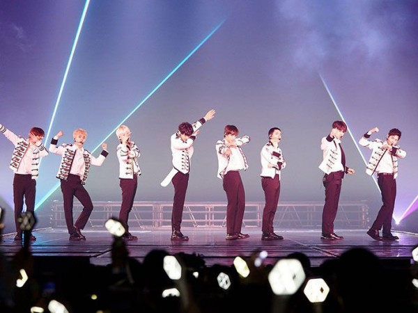Vừa phẫu thuật tim, một fan đã bị bảo vệ đánh tại concert của EXO