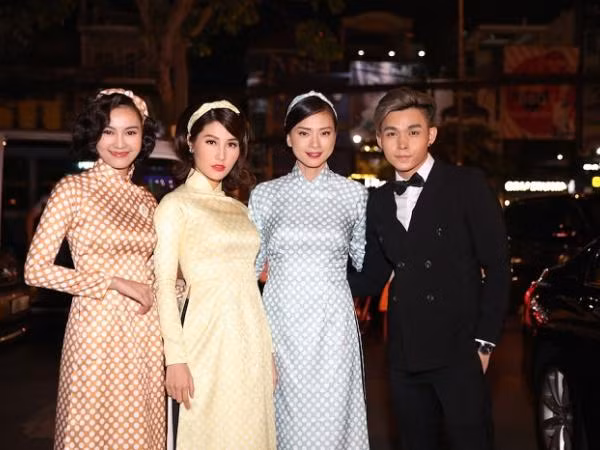 Dàn mỹ nhân phim "Cô Ba Sài Gòn" diện áo dài xưa nền nã trên thảm đỏ Cánh Diều 2017