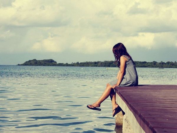 Tỏ tình bị crush từ chối, 12 chòm sao nữ sẽ nói gì cho ngầu?