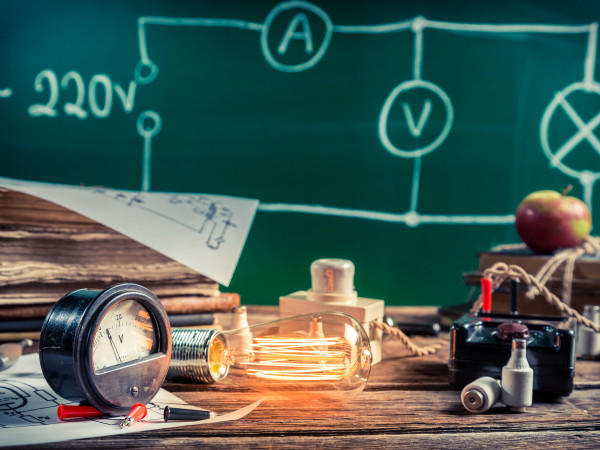 Từ hôm nay, bạn đã có thể "chung đường" với Vật lí khô khan!