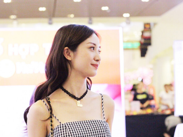 Jun Vũ bí mật "đột nhập" rạp chiếu phim cùng fan xem "Tháng Năm Rực Rỡ"