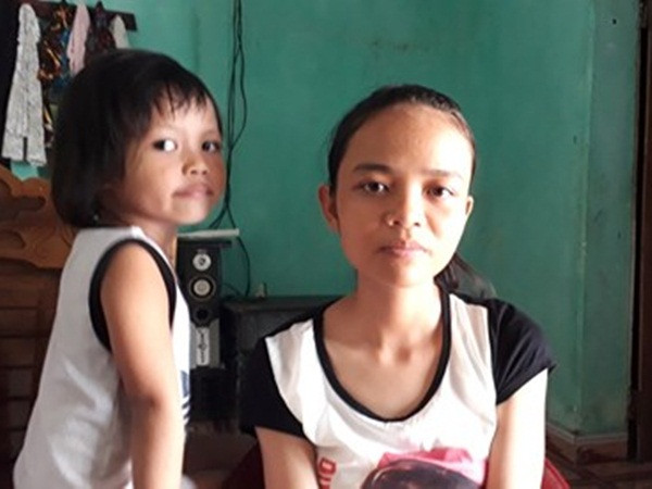 Cô học trò nghèo nặng 38kg vào Đại học Dược với ước mơ chế thuốc chữa bệnh cho bố