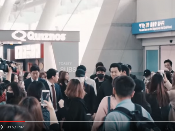 Lần thứ n+1, EXO lại biến sân bay Incheon thành... sàn catwalk