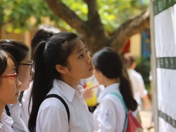 Hà Nội hạ điểm chuẩn trường THPT chuyên