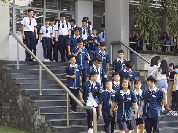 Trường cho phép học sinh lớp 12 học đại học