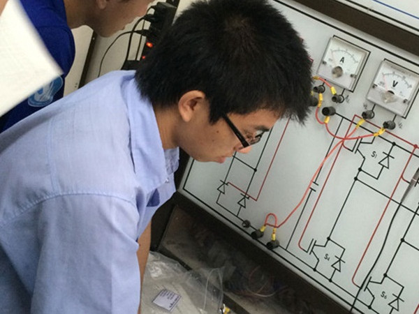 ĐH Quốc gia TP.HCM: Sinh viên phải đạt tối thiểu 450 TOEIC khi tốt nghiệp