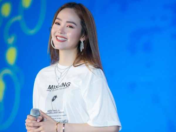 Minh Hằng thừa nhận đã có bạn trai trong buổi fan meeting 